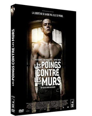Les poings contre les murs